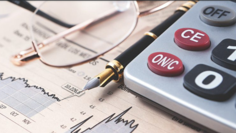 Resumen de tesis: “Las Sociedades Administradoras de Fondos de Inversión (SAFI) y el derecho de los accionistas para participar en más de una de ellas”